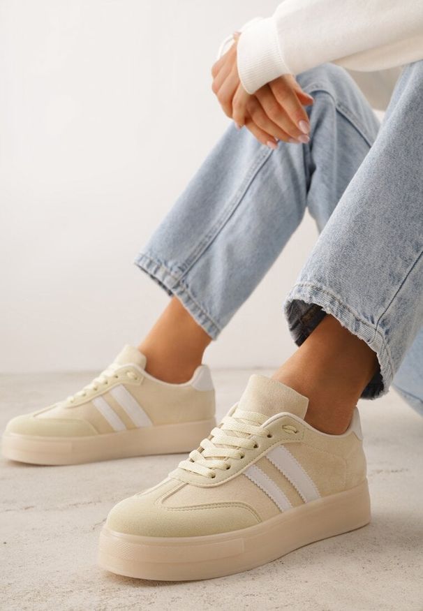 Renee - Jasnożółte Sneakersy na Platformie w Stylu Tenisówek Ozdobione Paskami Ladia. Okazja: na co dzień. Zapięcie: pasek. Kolor: żółty. Materiał: jeans. Wzór: aplikacja. Sezon: wiosna. Obcas: na platformie