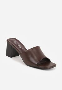 Renee - Brązowe Eleganckie Klapki na Słupku z Otwartym Noskiem Kwadratowym Hippeis. Okazja: na co dzień. Nosek buta: otwarty. Kolor: brązowy. Materiał: jeans. Obcas: na słupku. Styl: elegancki. Wysokość obcasa: średni #8