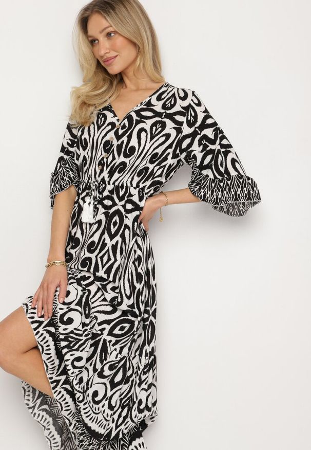 Born2be - Czarna Sukienka Bawełniana w Ornamentalny Wzór z Gumką w Talii Orrielle. Okazja: na co dzień. Typ kołnierza: dekolt w serek. Kolor: czarny. Materiał: bawełna. Typ sukienki: sportowe. Styl: casual, sportowy