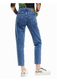 Desigual Jeansy Mayo 23SWDD36 Niebieski Mom Fit. Kolor: niebieski #2