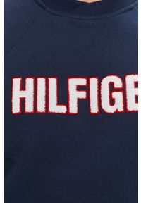 TOMMY HILFIGER - Tommy Hilfiger - Bluza. Okazja: na co dzień. Typ kołnierza: bez kaptura. Kolor: niebieski. Materiał: bawełna, poliester, materiał, dzianina. Wzór: aplikacja. Styl: casual #2