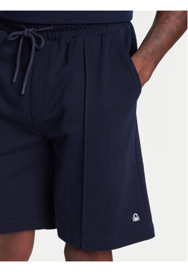 United Colors of Benetton - United Colors Of Benetton Szorty sportowe 342ZU900X Granatowy Regular Fit. Kolor: niebieski. Materiał: bawełna. Styl: sportowy