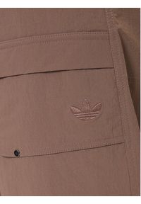 Adidas - adidas Spodnie materiałowe Premium Essentials Archive Utility JW1082 Brązowy Loose Fit. Kolor: brązowy. Materiał: syntetyk