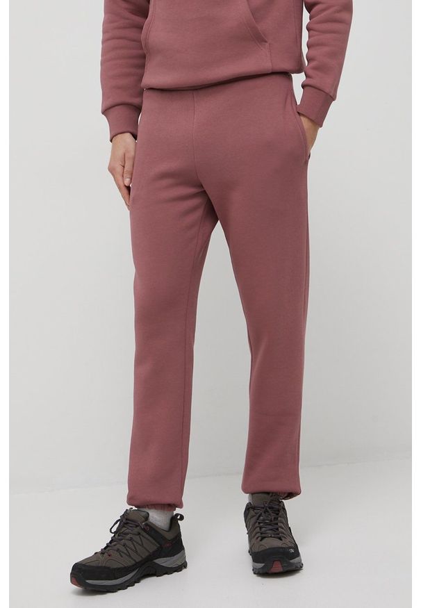 Peak Performance spodnie męskie kolor różowy gładkie. Kolor: różowy. Materiał: bawełna. Wzór: gładki