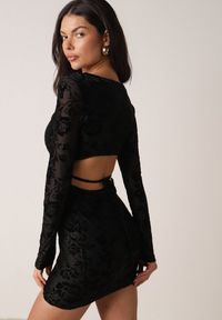 Born2be - Czarna Dopasowana Sukienka VICES z Wiązaniem i Welurowym Wzorem Thessadenah. Typ kołnierza: dekolt kwadratowy. Kolor: czarny. Materiał: welur. Typ sukienki: oversize. Styl: elegancki, klasyczny #8