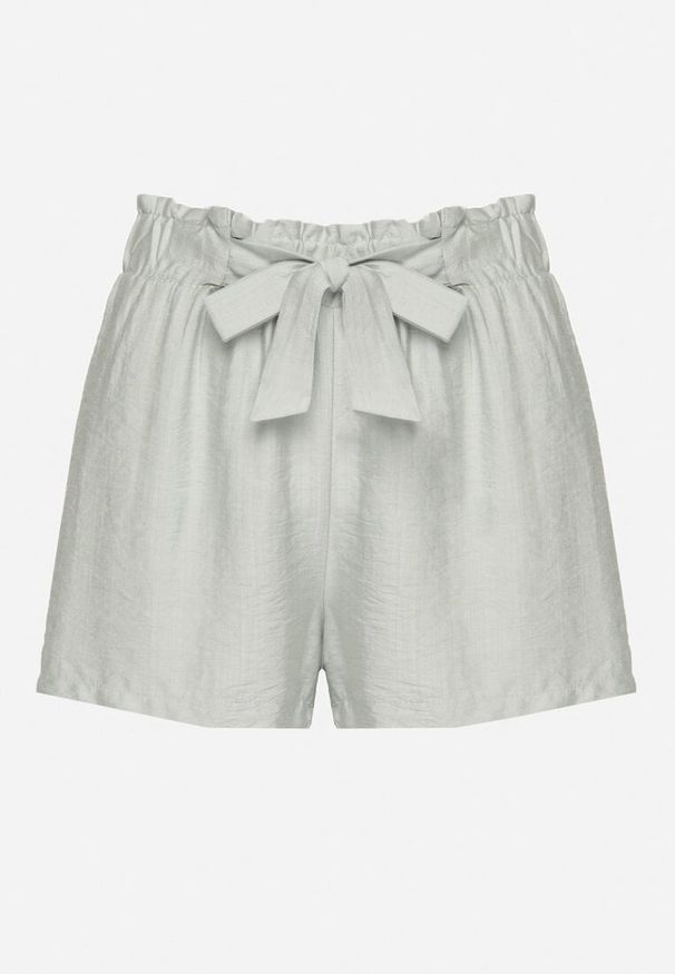 Born2be - Jasnozielone Wiskozowe Szorty w Stylu Paper Bag z Paskiem Saramora. Okazja: na spacer, na co dzień. Kolor: zielony. Materiał: wiskoza. Sezon: lato. Styl: elegancki, casual