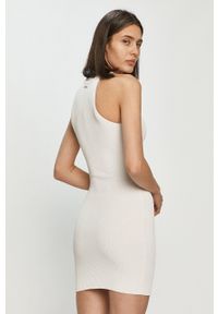 Guess - Sukienka. Kolor: biały. Materiał: materiał. Typ sukienki: dopasowane #4