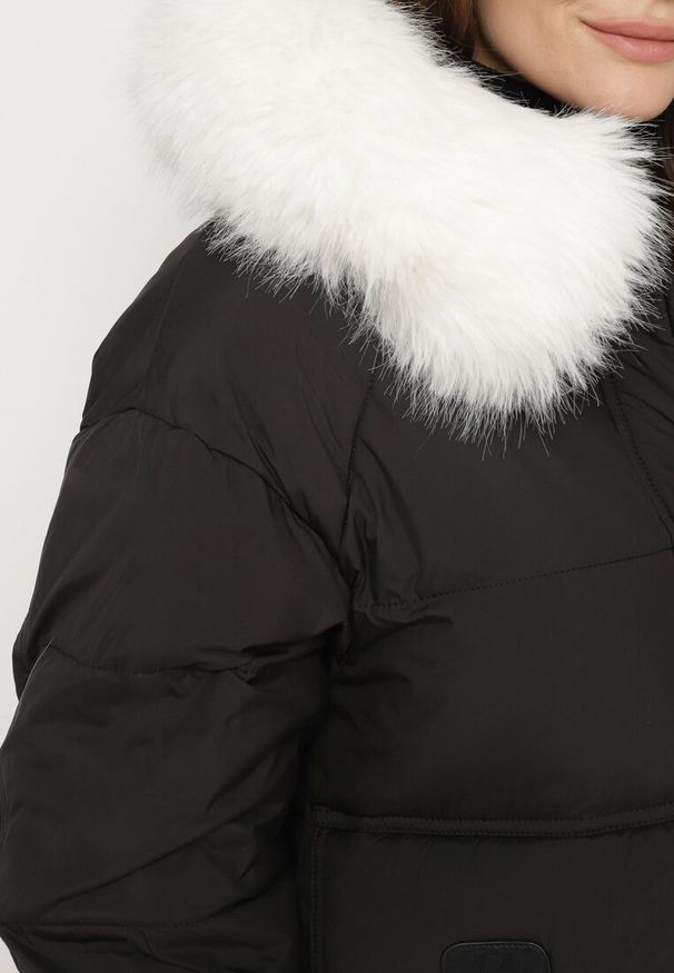 Born2be - Czarna Kurtka Pikowana z Odpinanym Futerkiem Nomizia. Okazja: na spacer, na co dzień. Kolor: czarny. Materiał: futro. Sezon: zima. Styl: elegancki, casual