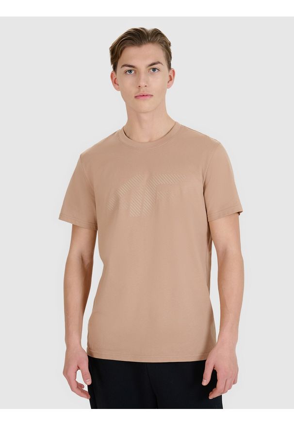 4f - 4F T-shirt regular z nadrukiem męski - beżowy S. Okazja: na co dzień. Kolor: beżowy. Materiał: dzianina, bawełna, jersey. Długość rękawa: krótki rękaw. Długość: krótkie. Wzór: nadruk. Styl: klasyczny, sportowy, casual