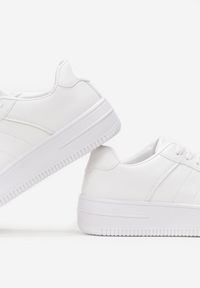 Renee - Białe Sneakersy Rasminos. Zapięcie: sznurówki. Kolor: biały. Szerokość cholewki: normalna. Wzór: aplikacja #4