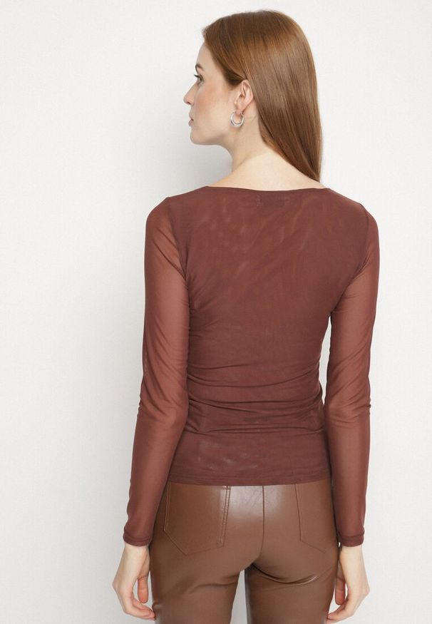 Born2be - Brązowa Bluzka Siateczkowa z Wiskozą z Długim Rękawem i Dekoltem w Serce Elanne. Okazja: na co dzień. Kolor: brązowy. Materiał: wiskoza. Długość rękawa: długi rękaw. Długość: długie. Styl: klasyczny, casual, elegancki