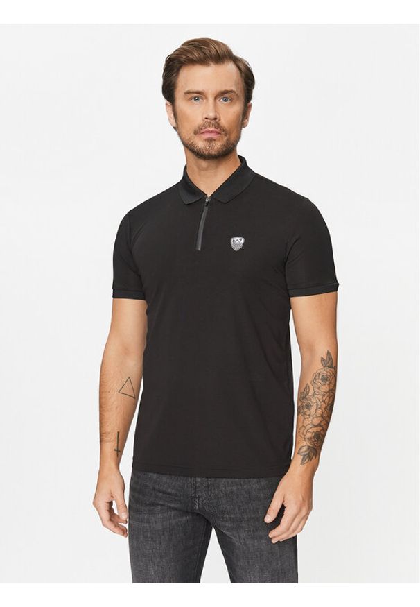 EA7 Emporio Armani Polo 8NPF13 PJRGZ 1200 Czarny Regular Fit. Typ kołnierza: polo. Kolor: czarny. Materiał: syntetyk
