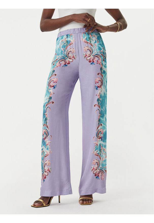 Versace Jeans Couture Spodnie materiałowe 80HAA1P2 NS830 Fioletowy jasny Regular Fit. Kolor: fioletowy. Materiał: wiskoza