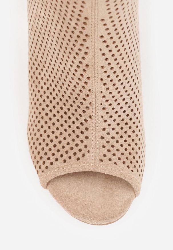 Born2be - Beżowe Sandały Vices z Ekozamszu na Obcasie Zdobione Ażurowymi Wycięciami Jeliri. Nosek buta: otwarty. Kolor: beżowy. Wzór: ażurowy, aplikacja. Obcas: na obcasie. Wysokość obcasa: średni