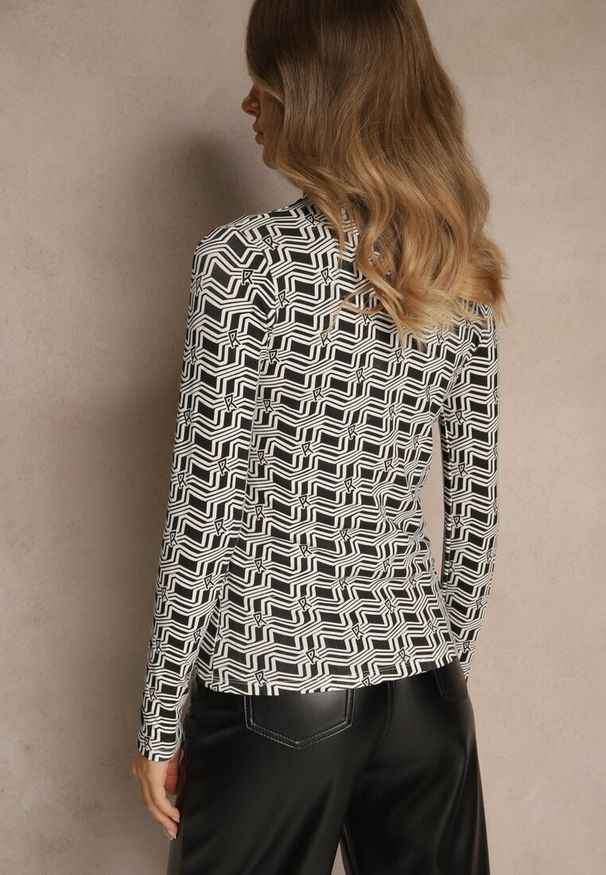 Renee - Biało-Czarna Bluzka Longsleeve z Golfem z Bawełny w Geometryczny Print Zadanevia. Okazja: na spacer, na co dzień. Typ kołnierza: golf. Kolor: biały. Materiał: bawełna. Długość rękawa: długi rękaw. Wzór: geometria, nadruk. Styl: elegancki, casual