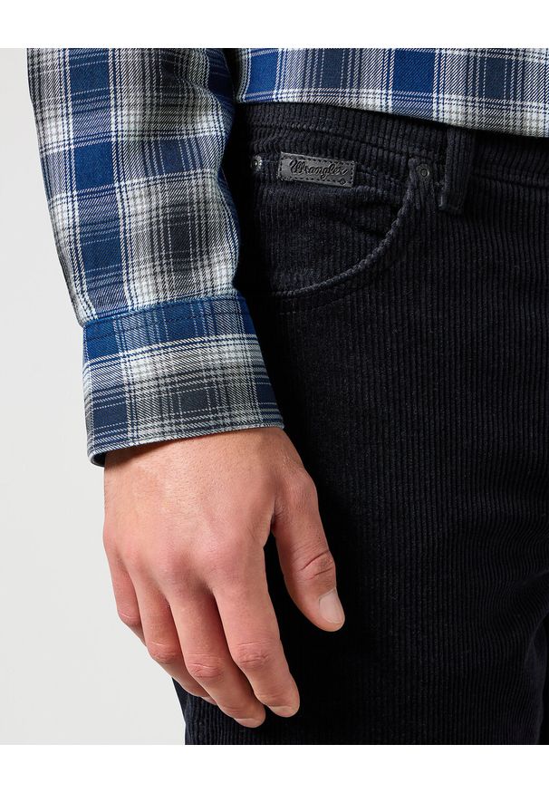 Wrangler - WRANGLER TEXAS MĘSKIE SPODNIE SZTRUKSOWE BLACK 112356789 W121016329