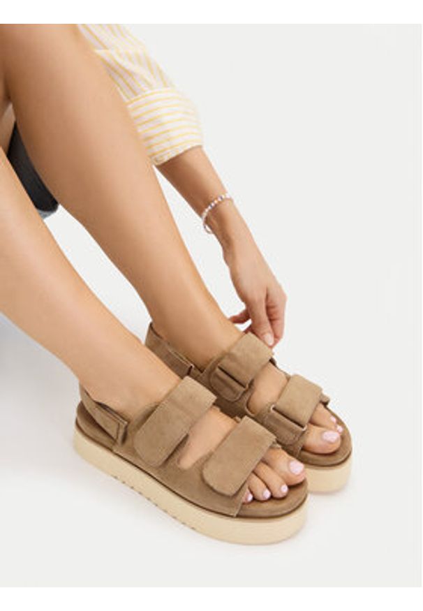 Roxy Sandały CWBEOB-HY22031-3 Beżowy. Kolor: beżowy. Materiał: materiał