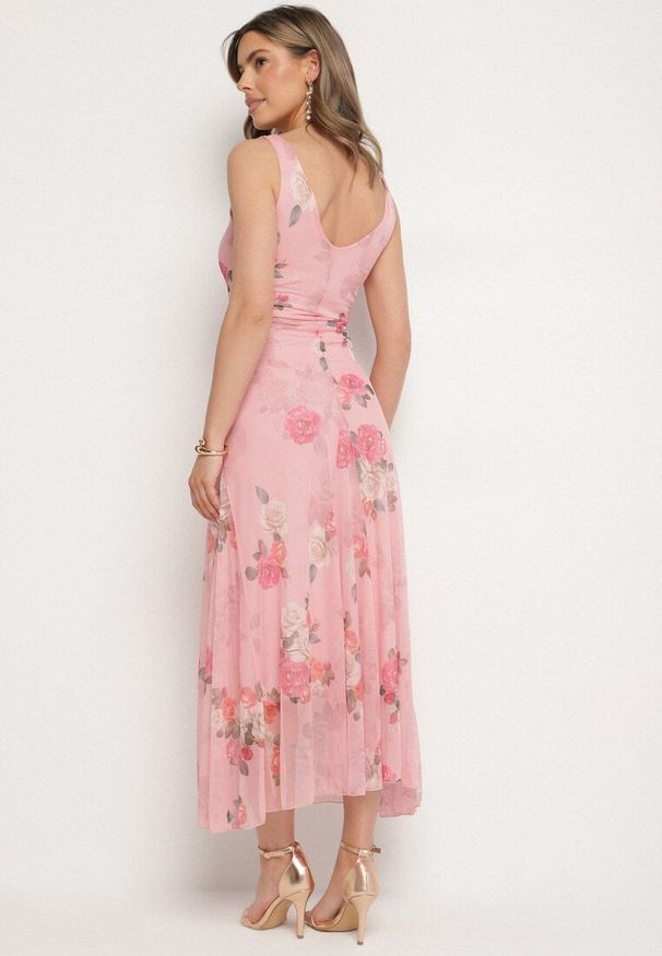 Born2be - Różowa Siateczkowa Sukienka z Kwiatowym Motywem Milanessa. Okazja: na co dzień. Kolor: różowy. Materiał: jeans. Wzór: kwiaty. Typ sukienki: proste. Styl: elegancki, casual