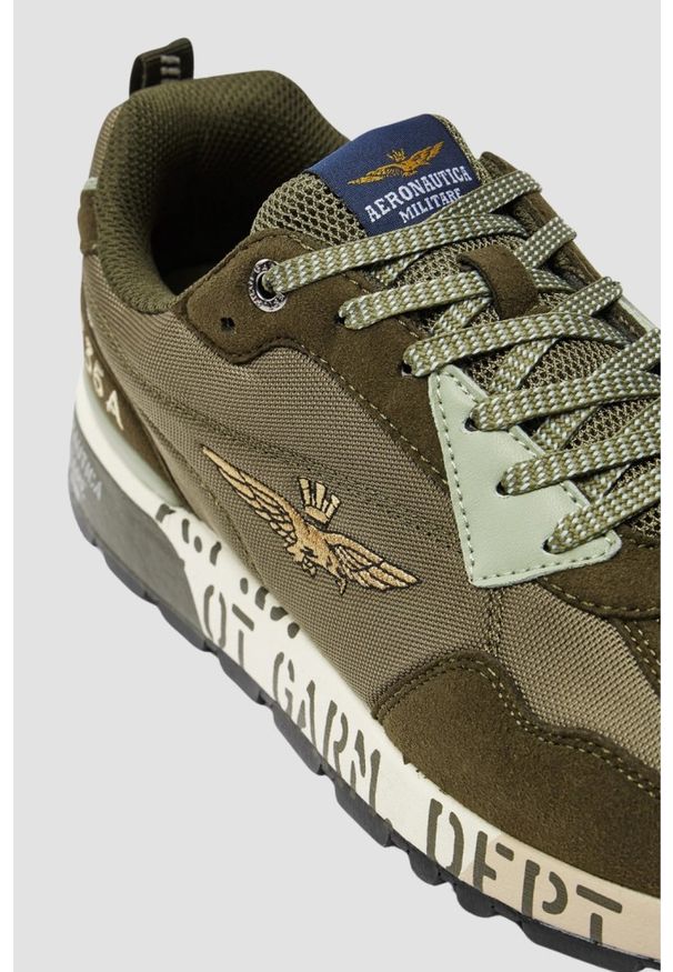 Aeronautica Militare - AERONAUTICA MILITARE Zielone męskie sneakersy F-35A. Kolor: zielony. Materiał: zamsz, tkanina. Wzór: haft, moro, napisy