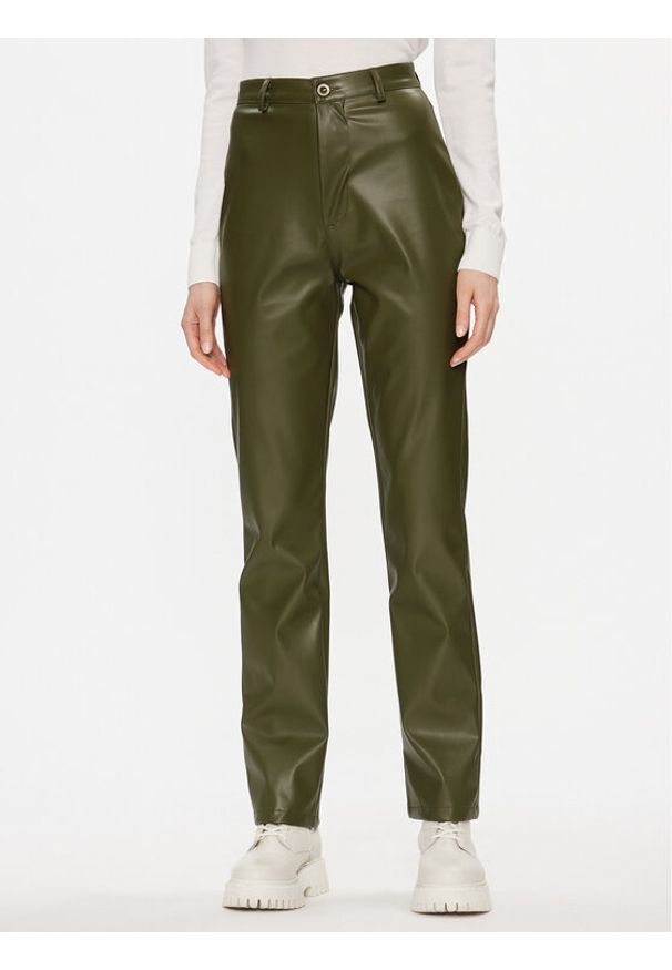 Brave Soul Spodnie z imitacji skóry LTRW-225MILEYKHA Khaki Regular Fit. Kolor: brązowy. Materiał: skóra