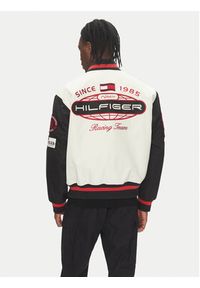 TOMMY HILFIGER - Tommy Hilfiger Kurtka bomber F1 Movie MW0MW41367 Écru Regular Fit. Materiał: syntetyk #3