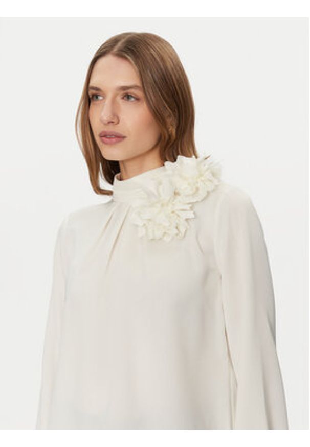 Tatuum Bluzka Florisa T2424.064B Biały Regular Fit. Kolor: biały. Materiał: syntetyk