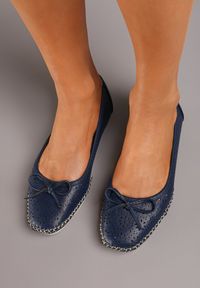 Born2be - Granatowe Balerinki Genomics. Nosek buta: czworokąt. Kolor: niebieski. Szerokość cholewki: normalna. Wzór: ażurowy, gładki. Obcas: na płaskiej podeszwie. Styl: klasyczny
