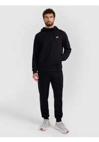 4f - 4F Spodnie dresowe joggery męskie - czarne L. Kolor: czarny. Materiał: dresówka. Sport: turystyka piesza, fitness #1