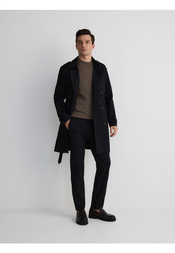 Reserved - Spodnie chino slim z wiskozą - czarny. Kolor: czarny. Materiał: wiskoza