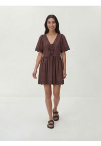 Reserved - Sukienka z dodatkiem lnu - brązowy. Kolor: brązowy. Materiał: len