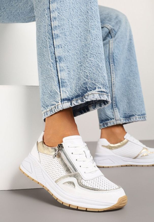 Renee - Białe Skórzane Sneakersy z Ozdobną Perforacją i Suwakiem Amiriella. Okazja: na co dzień. Kolor: biały. Materiał: skóra. Wzór: aplikacja