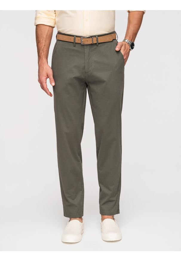Ombre Clothing - Jednolite męskie spodnie chino REGULAR FIT – khaki V3 - Rozmiar: M. Okazja: na co dzień, do pracy. Kolor: brązowy. Materiał: materiał, bawełna, elastan. Wzór: jednolity. Styl: elegancki, casual