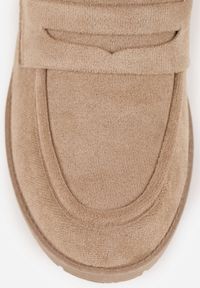 Born2be - Ciemnobeżowe Półbuty na Słupku z Niską Platformą w Stylu Mokasynów z Imitacji Zamszu Aricandia. Okazja: do pracy. Kolor: beżowy. Materiał: zamsz. Obcas: na platformie. Wysokość obcasa: średni #8