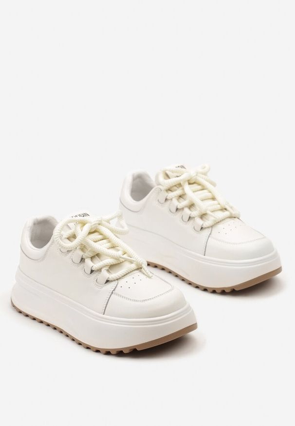 Born2be - Białe Skórzane Sneakersy na Platformie z Szerokim Sznurowaniem Wicca. Kolor: biały. Materiał: skóra. Obcas: na platformie