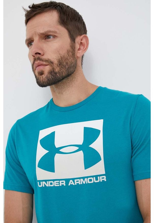 Under Armour t-shirt męski kolor zielony z nadrukiem 1329581-101. Kolor: turkusowy. Materiał: materiał. Wzór: nadruk