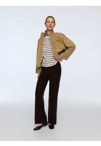 Reserved - Longsleeve z merceryzowanej bawełny - brązowy. Kolor: brązowy. Materiał: bawełna. Długość rękawa: długi rękaw