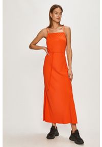 Calvin Klein Sukienka. Okazja: na co dzień. Kolor: pomarańczowy. Długość rękawa: na ramiączkach. Typ sukienki: proste. Styl: casual #1