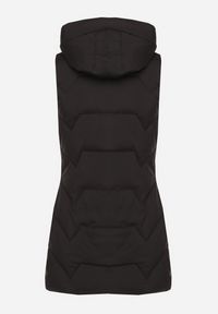 Born2be - Czarna Długa Pikowana Kamizelka na Suwak z Kapturem Teriviana. Okazja: na co dzień, na spacer. Typ kołnierza: kaptur. Kolor: czarny. Materiał: dzianina. Długość: długie. Styl: elegancki, klasyczny, casual, sportowy #5