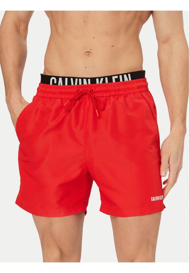 Calvin Klein Swimwear Szorty kąpielowe LV00N61015 Czerwony ciemny Regular Fit. Kolor: czerwony. Materiał: syntetyk