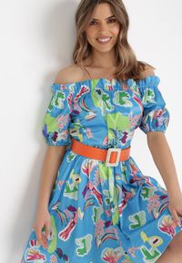 Born2be - Niebieska Sukienka Satynowa Theophanthe. Okazja: na ślub cywilny, na wesele. Typ kołnierza: dekolt hiszpanka. Kolor: niebieski. Materiał: satyna. Wzór: aplikacja, kolorowy. Długość: mini #5