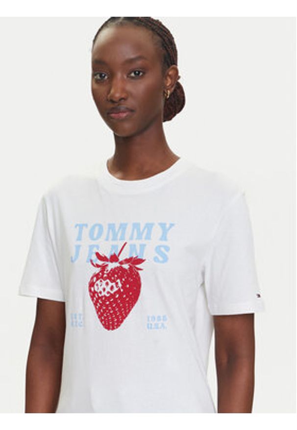 Tommy Jeans T-Shirt Strawberry DW0DW20894 Biały Relaxed Fit. Kolor: biały. Materiał: bawełna