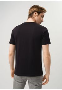 Ochnik - Czarny T-shirt męski z logo. Kolor: czarny. Materiał: bawełna. Długość: krótkie