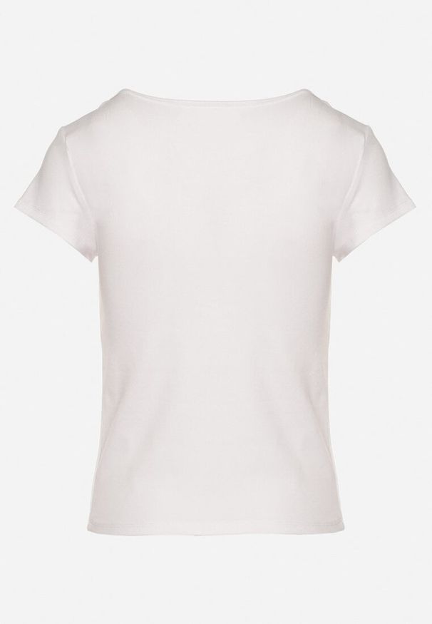 Born2be - Biały T-shirt z Wiskozą z Prążkowanej Dzianiny Ralendria. Okazja: na co dzień. Typ kołnierza: dekolt w serek. Kolor: biały. Materiał: dzianina, prążkowany, wiskoza. Wzór: aplikacja, prążki. Styl: klasyczny, casual