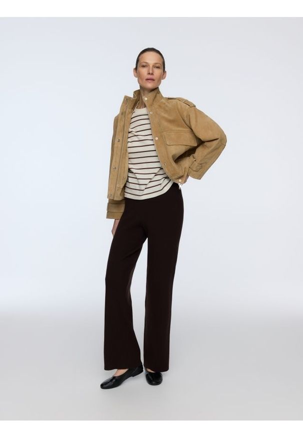 Reserved - Longsleeve z merceryzowanej bawełny - brązowy. Kolor: brązowy. Materiał: bawełna. Długość rękawa: długi rękaw