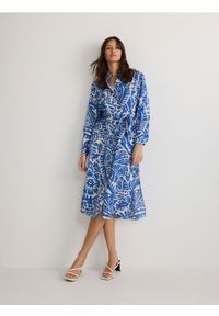 Reserved - Wzorzysta sukienka midi z wiskozy - niebieski. Kolor: niebieski. Materiał: wiskoza. Długość: midi