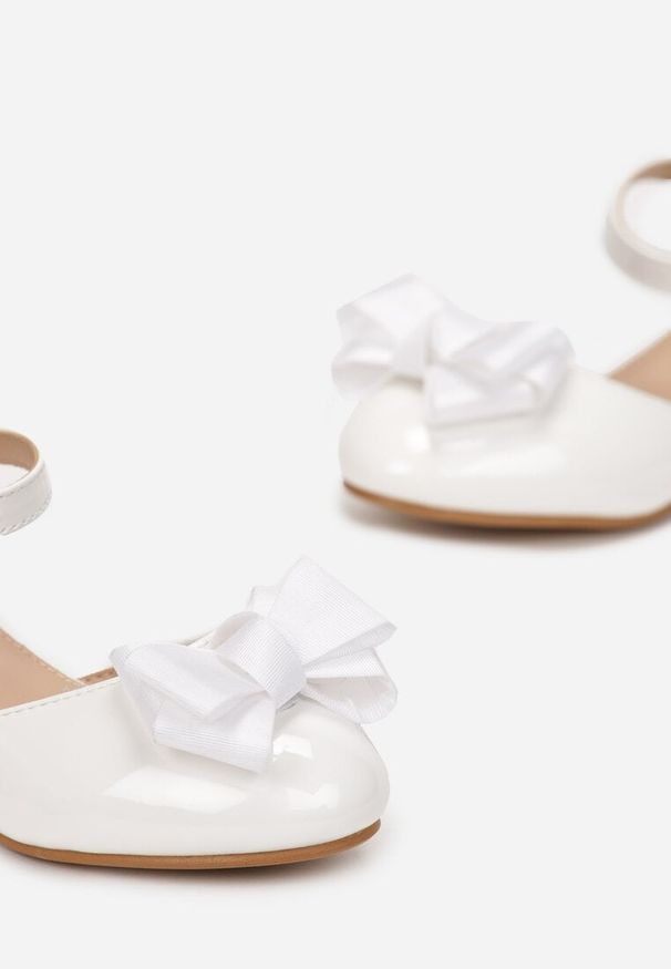 Born2be - Białe Balerinki Shemi. Zapięcie: rzepy. Kolor: biały. Materiał: lakier. Styl: elegancki