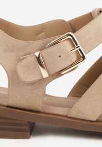 Born2be - Ciemnobeżowe Sandały Gladiatorki z Zapięciem na Klamerkę Chisttema. Okazja: na spacer, na co dzień. Kolor: beżowy. Materiał: jeans. Wzór: ażurowy. Obcas: na płaskiej podeszwie. Styl: casual, klasyczny #7