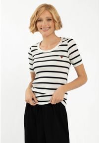 Volcano - Koszulka w paski, Slim Fit, T-VALENTINE. Okazja: na co dzień. Kolor: biały. Materiał: bawełna, materiał, prążkowany. Długość rękawa: krótki rękaw. Długość: krótkie. Wzór: paski. Sezon: lato. Styl: casual