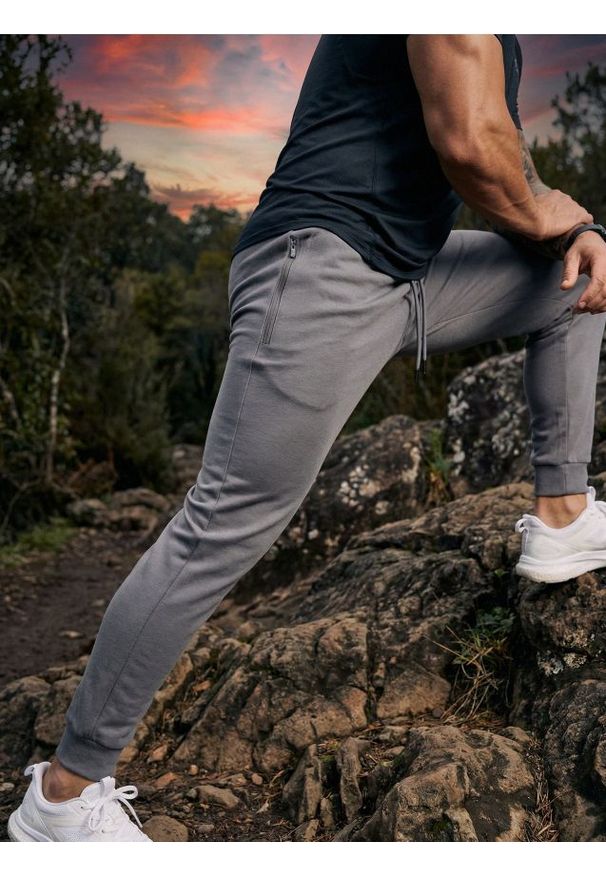 Sinsay - Spodnie jogger sportowe - szary. Kolor: szary. Styl: sportowy
