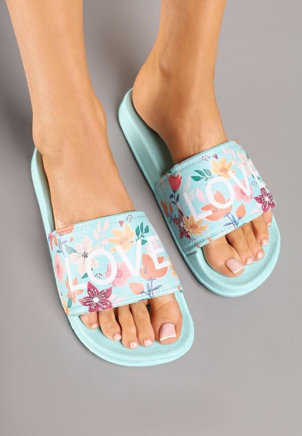 Born2be - Jasnoniebieskie Klapki Piankowe Zdobione Wzorem w Kwiaty Ananiela. Okazja: na co dzień. Kolor: niebieski. Materiał: jeans. Wzór: aplikacja, kwiaty. Sezon: lato, wiosna. Styl: casual